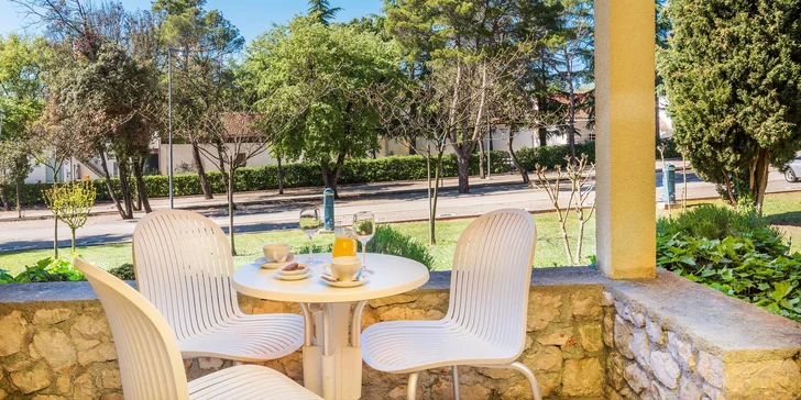 Chorvatský Umag: 4* resort s bazény a aquaparkem, jídlo i pití, 200 m na pláž a děti zdarma