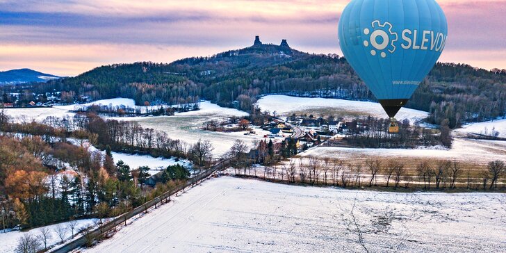 Hodina v oblacích: let horkovzdušným balónem v Čechách i na Moravě
