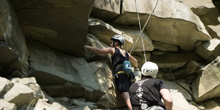 Adventure kurz skalního lezení pro 1 osobu: 6–8 hod. teorie i praxe