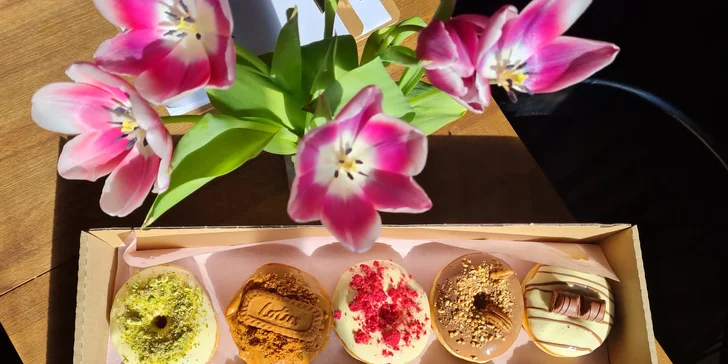 Káva a donut dle výběru pro jednoho nebo dva mlsouny