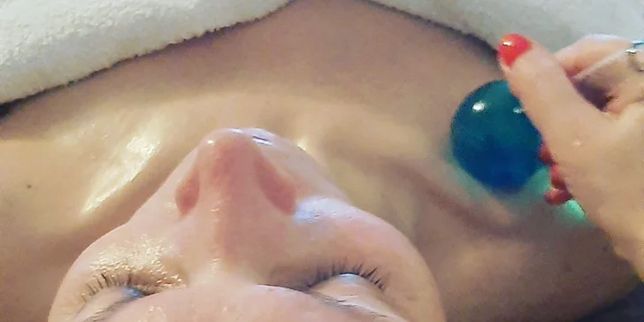 Kosmetické ošetření pleti s aroma masáží, maskou, sérem i úpravou a barvením obočí