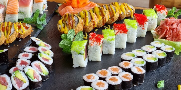 66 až 106 ks pestrobarevného sushi: maki i nigiri s rybami a zeleninou