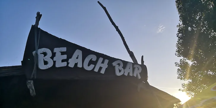 Zábava pro partu: hodina beachvolejbalu na pláži u Olympie