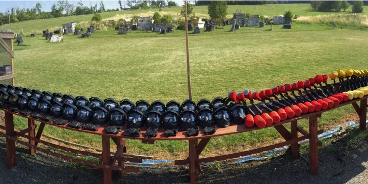 Adrenalinem nadupaná paintballová hra na hřišti s rozlohou 5 000 m²