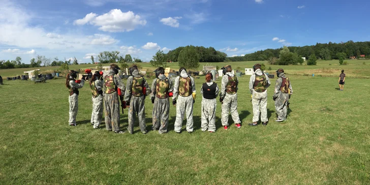Adrenalinem nadupaná paintballová hra na hřišti s rozlohou 5 000 m²