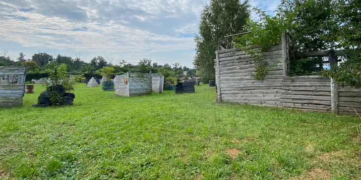 Adrenalinem nadupaná paintballová hra na hřišti s rozlohou 5 000 m²