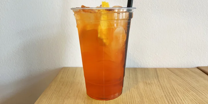 Tekuté osvěžení u náměstí Jiřího z Poděbrad: Aperol Spritz nebo kubánské mojito s sebou