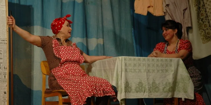 Vstupenka na představení Až se trefila aneb Jak se válčí na pavlači 1.