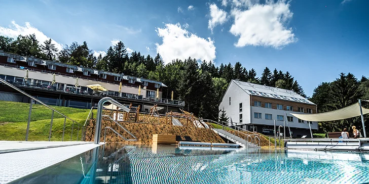 Pobyt na Monínci: snídaně, venkovní bazén neomezeně a možnost wellness
