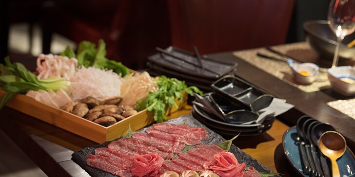 Menu Yakiniku připravené před vámi: maso, dary moře i sushi s vínem či bez