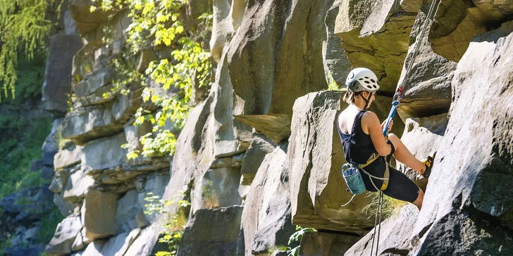 Adventure kurz skalního lezení pro 1 osobu: 6–8 hod. teorie i praxe