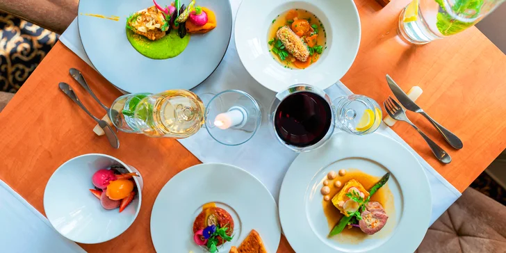 Degustační menu v klasicistním zámečku i vstup do wellness pro 2 osoby