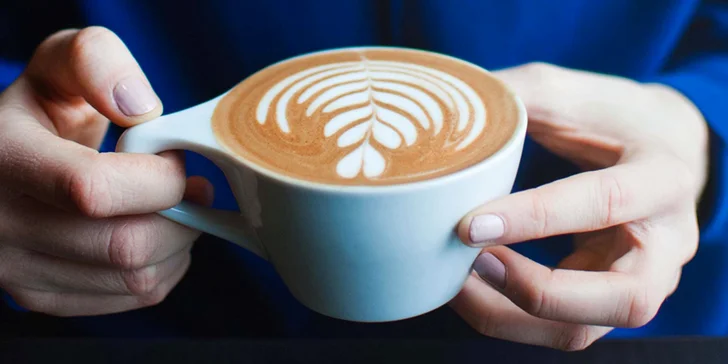 Raw & vegan dezert i výběrová káva Coffee Culture dle výběru pro jednoho či pro dva