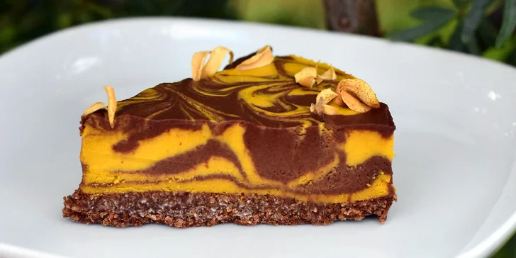 Raw & vegan dezert i výběrová káva Coffee Culture dle výběru pro jednoho či pro dva