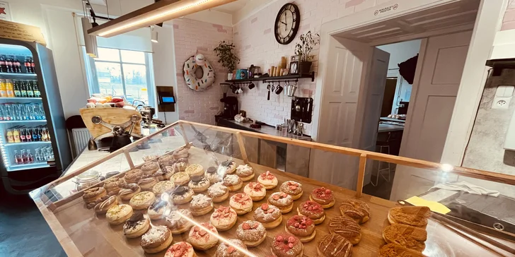 Káva a donut dle výběru pro jednoho nebo dva mlsouny