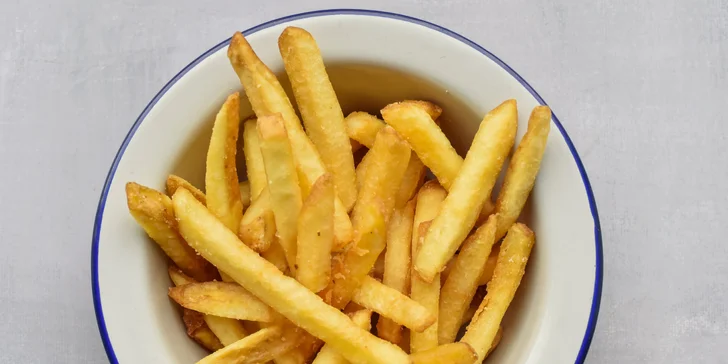 Burger menu pro jednoho nebo dva gurmány: nápoj, hranolky a omáčka