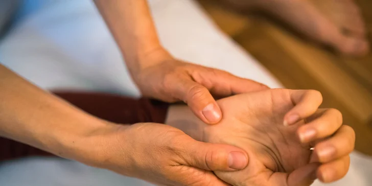 Úleva od bolesti zad: 30–60 minut baňkování i reflexní masáž chodidel