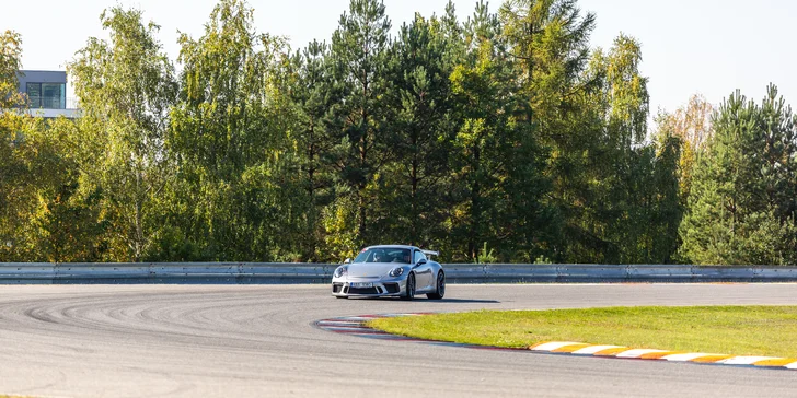 Superrychlá jízda na závodním okruhu v Mostě i Brně: 1–4 kola jako řidič či spolujezdec Porsche GT3 a GT4