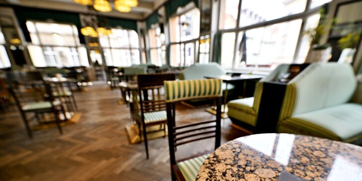 Dort Harlekýn a výtečná káva pro 1 nebo 2 osoby v legendární kubistické kavárně