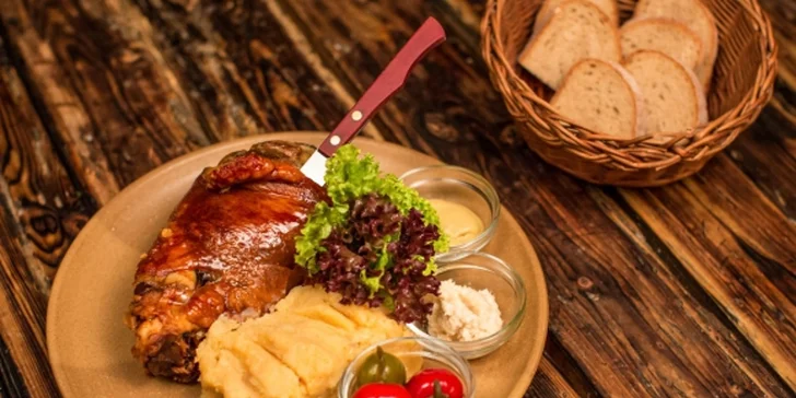 Hodujte jako ve středověku: historická show, 5chodové menu a neomezené nápoje