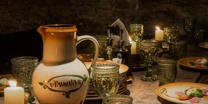 Hodujte jako ve středověku: historická show, 5chodové menu a neomezené nápoje