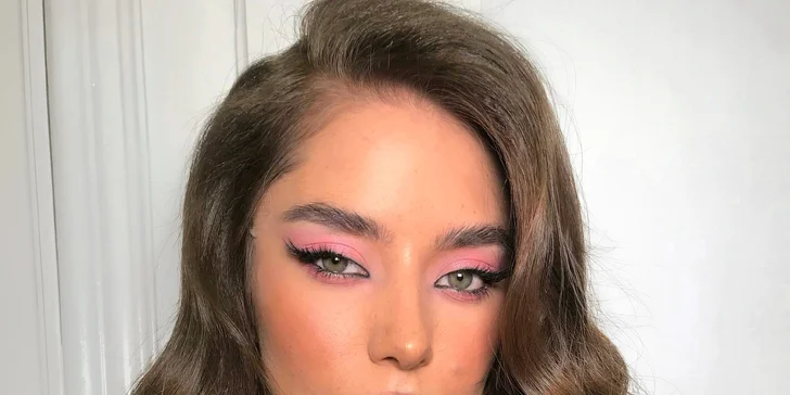 Profesionální kosmetické ošetření: denní a noční líčení, laminace obočí i make-up na focení