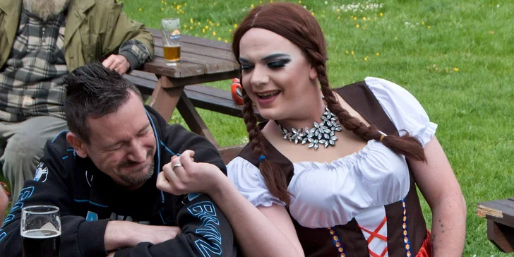 Vstupenka na 3hodinovou travesti show s Golden Cats: Zdiby a Město Touškov