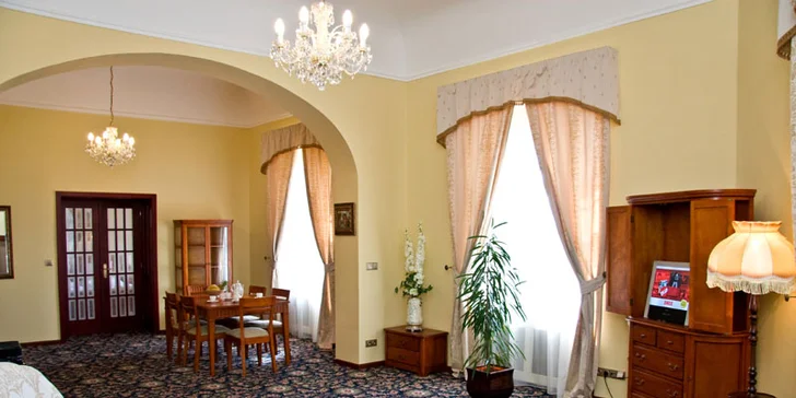 Pohádková romantika v Chateau Zbiroh: večeře v krčmě, wellness a prohlídka zámku