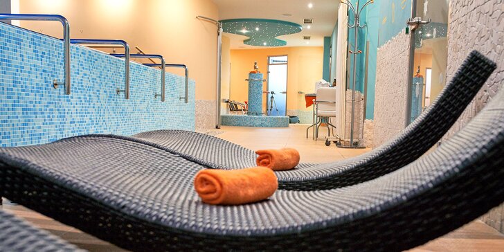Relax se snídaní nebo polopenzí pro dva ve Františkových Lázních: bazén, sauna i zábaly a masážní vana