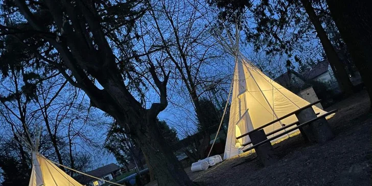 Odpočinek v přírodě: pobyt v teepee v zámecké zahradě pro 2 osoby