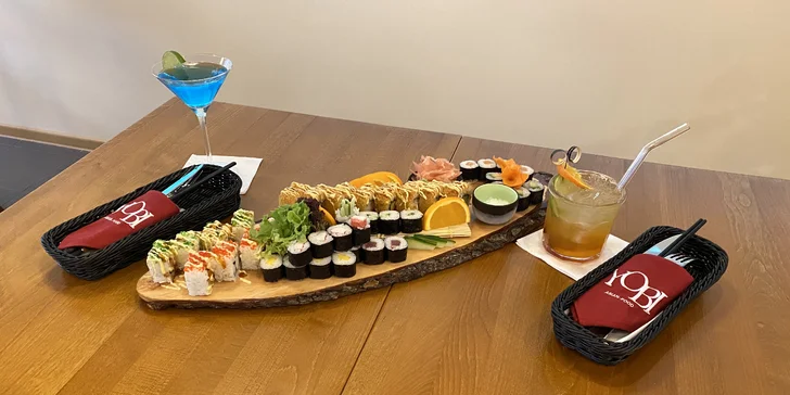 Sety 28, 40 nebo 74 kousků pestrého sushi s rybami i zeleninou na suchém ledu