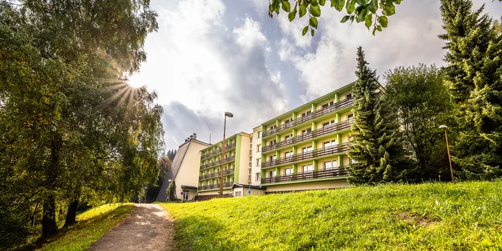 Pobyt v Jeseníkách: hotel u Dlouhých strání se snídaní nebo polopenzí, termíny i přes léto