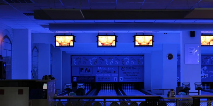 Zábava až pro 5 osob: 1 hodina bowlingu na profesionální dráze a k tomu třeba i 1 kg žeber