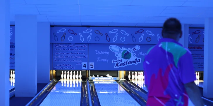 Zábava až pro 5 osob: 1 hodina bowlingu na profesionální dráze a k tomu třeba i 1 kg žeber
