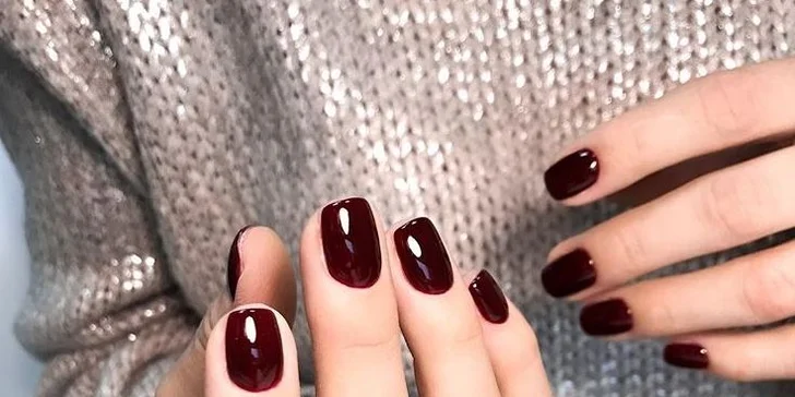 Spa manikúra s lakováním nebo aplikace gel laku v salonu v centru Prahy