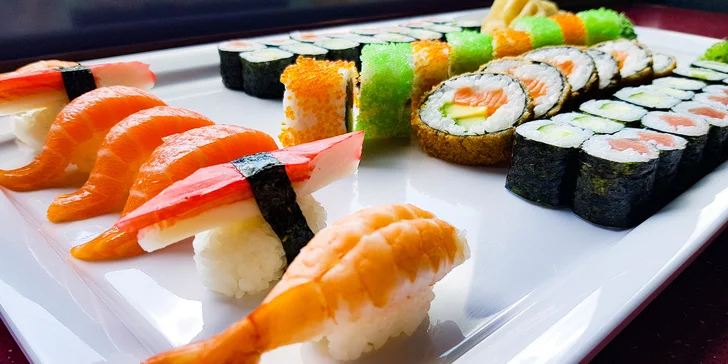 Sushi sety s 32 až 53 ks: krab, krevety, tuňák, okurka, avokádo i losos