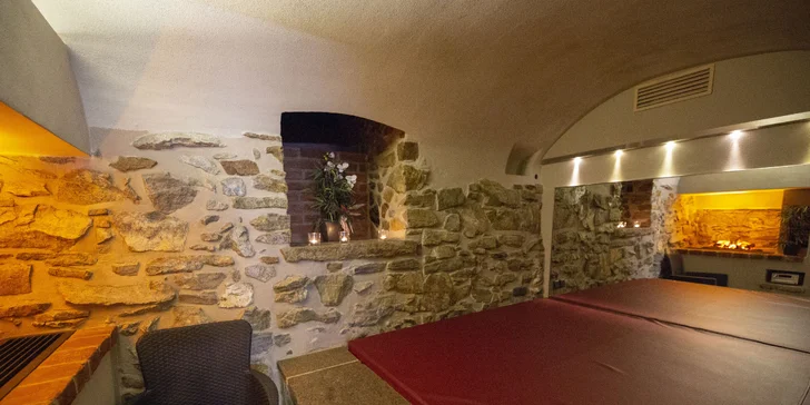 90 minut privátního wellness pro pár: romantika i relax ve vířivce či sauně