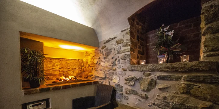 90 minut privátního wellness pro pár: romantika i relax ve vířivce či sauně