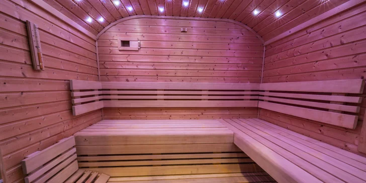 90 minut privátního wellness pro pár: romantika i relax ve vířivce či sauně