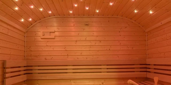 90 minut privátního wellness pro 2: romantika i relax ve vířivce či sauně