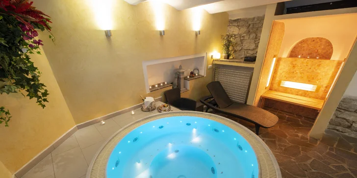 90 minut privátního wellness pro pár: romantika i relax ve vířivce či sauně