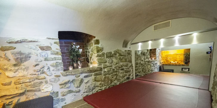 90 minut privátního wellness pro pár: romantika i relax ve vířivce či sauně