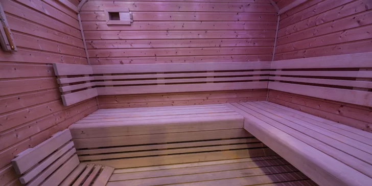 90 minut privátního wellness pro pár: romantika i relax ve vířivce či sauně