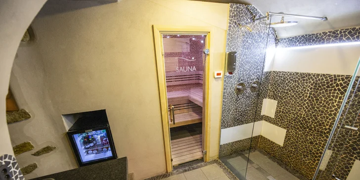 90 minut privátního wellness pro pár: romantika i relax ve vířivce či sauně