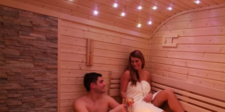 90 minut privátního wellness pro 2: romantika i relax ve vířivce či sauně