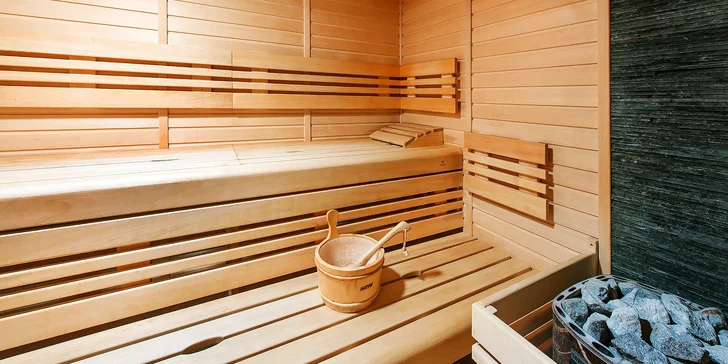 90 minut v privátním wellness až pro 4 osoby: vířivka, bazén nebo i sauna