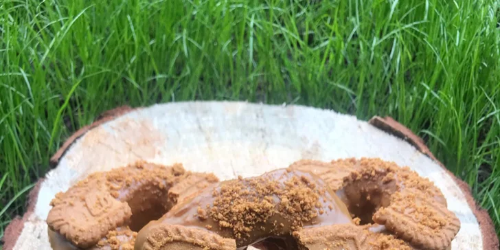 Donut a káva v pardubickém OC Atrium: espresso či americano, plněné a neplněné dezerty
