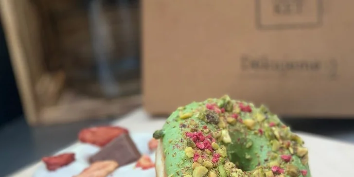 Donut a káva v pardubickém OC Atrium: espresso či americano, plněné a neplněné dezerty