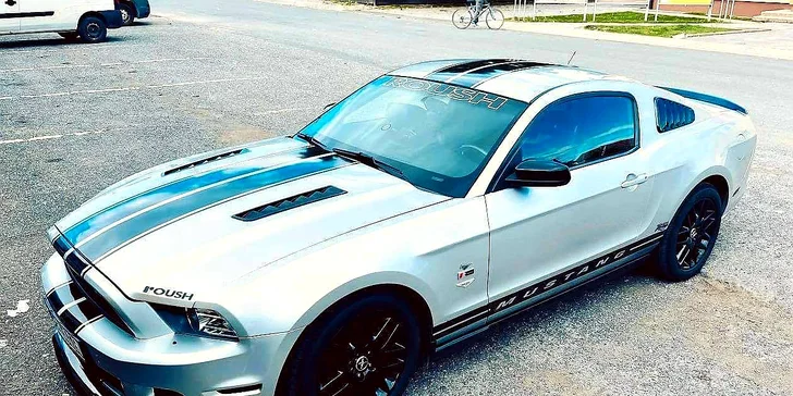 Upravený Ford Mustang: 30 nebo 60 min. řízení, až 2 pasažéři zdarma