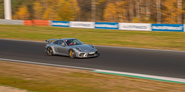 Superrychlá jízda na závodním okruhu v Mostě i Brně: 1–4 kola jako řidič či spolujezdec Porsche GT3 a GT4